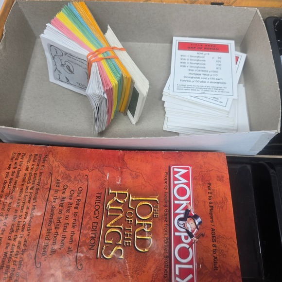 Monopoly The Lord of the Rings Trilogy Edition Board Game Parker Brothers 2003 - Picture 3 of 4